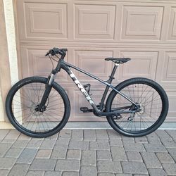 TREK MARLIN 5 MOUNTAIN BIKE 29 ER LIKE NEW ( CHECK MY OTHER BIKES)