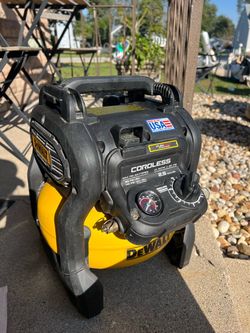 DeWALT Compressor