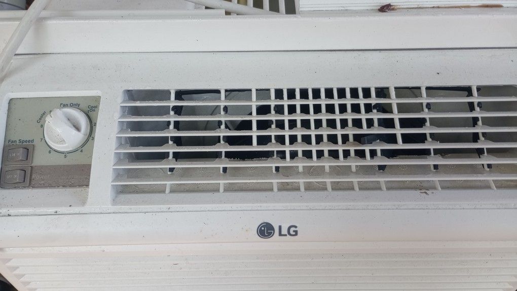 Like New LG 5000 BTU Window Air Conditioner