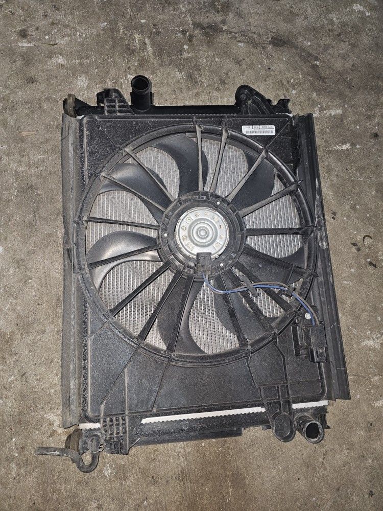 2015-2023 DODGE CHARGER CHALLENGER 3.6L 5.7L 6.2 6.4 RADIATOR COOLING FAN MODULE RADIATOR AND CONDENSER 