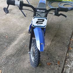
razor dirt bike rocket 2 12V BATTERY  JUST LIKE NEW 