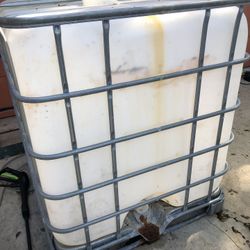 WATER TANK, 250 GALLONS 