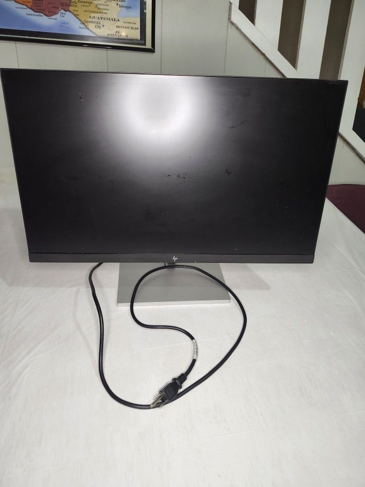 HP Monitor 23.8" Product Number 6N6E9AA PRE OWNED GREAT CONDITION with NEW DISPLAY CABLE includes power cord.