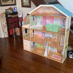 Free Large Dollhouse 
