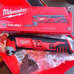 Milwaukee M12 12V Lithium-Ion Cordless Oscillating Multi-Tool (Tool-Only)