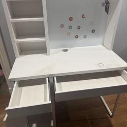 Free IKEA MICKE desk