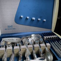 1847 Rogers Antique US Silver-Plated Flatware Bros