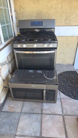 New stove and new microwave