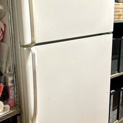 Kirkland Whirlpool Refrigerator 33”w x30”d x65”h