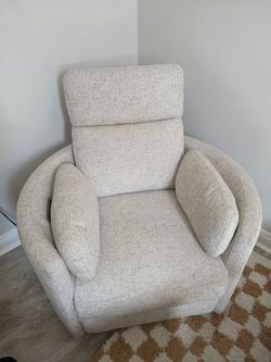 Electric nursery rocker/recliner