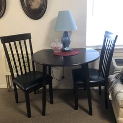 PERFECT Kitchen Table W/2 Chairs