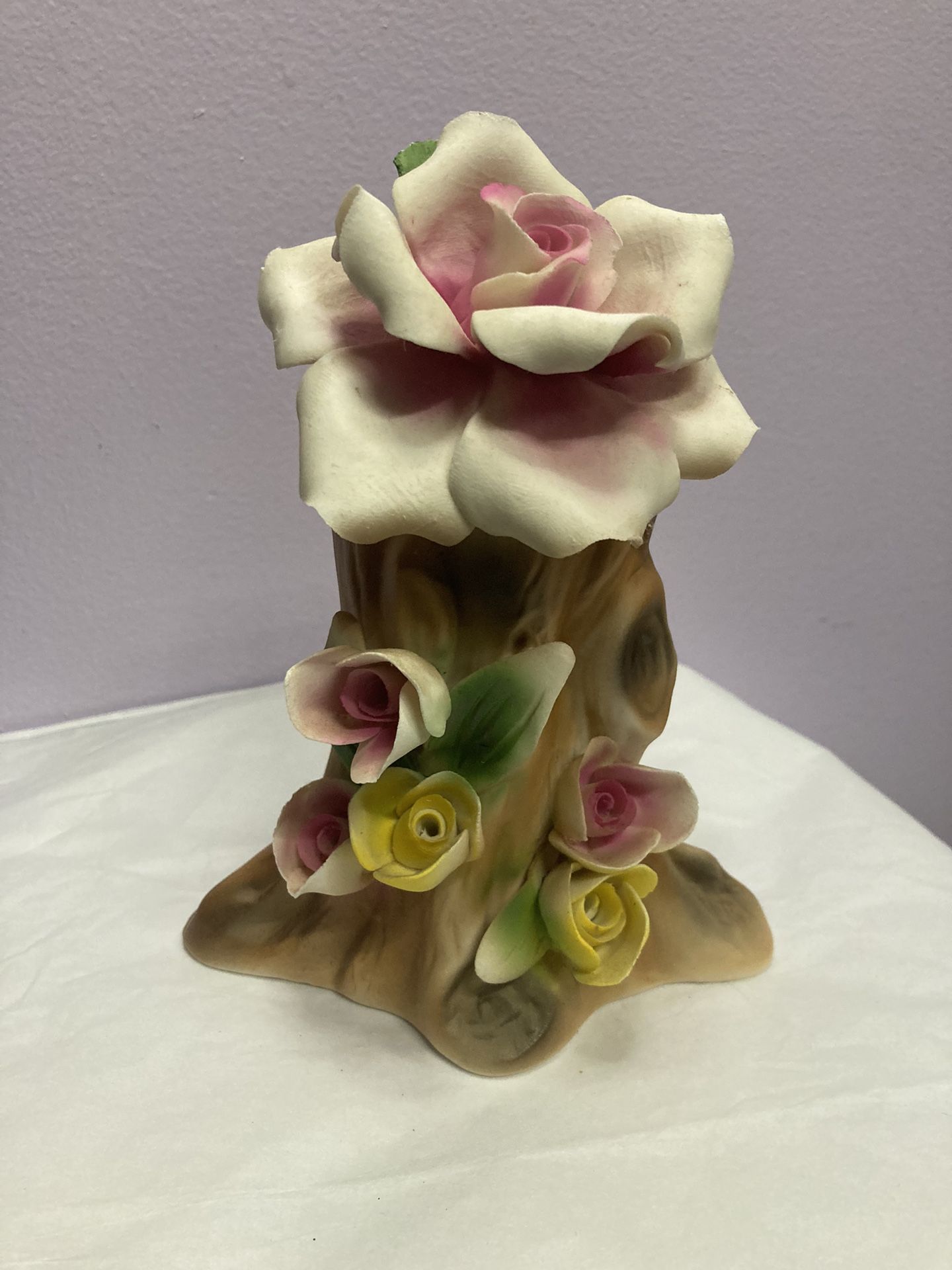 Nuova Capodimonte Tree Stump Flowers