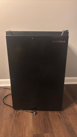 Insignia mini fridge