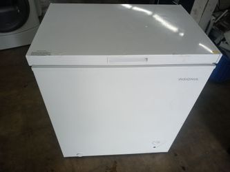 Insignia white chest freezer - Free delivery