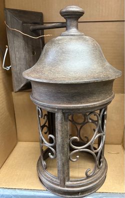 2 Outdoor Lights