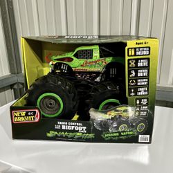 NEW Radio Remote Control Monster Truck Lights Sounds Vapor