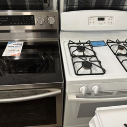 Like New Natural Gas & Electric Stoves