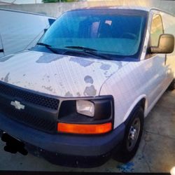 2003 Chevy Express Van 