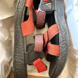 DS Nike ACG Air Deschutz+ sandals in the Redstone/Black colorway Men's 13