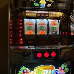 Quarter/Token Slot Machine 