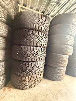 LT 285/70/17 Goodyear wrangler Duratrac 95%+ tread (5)
