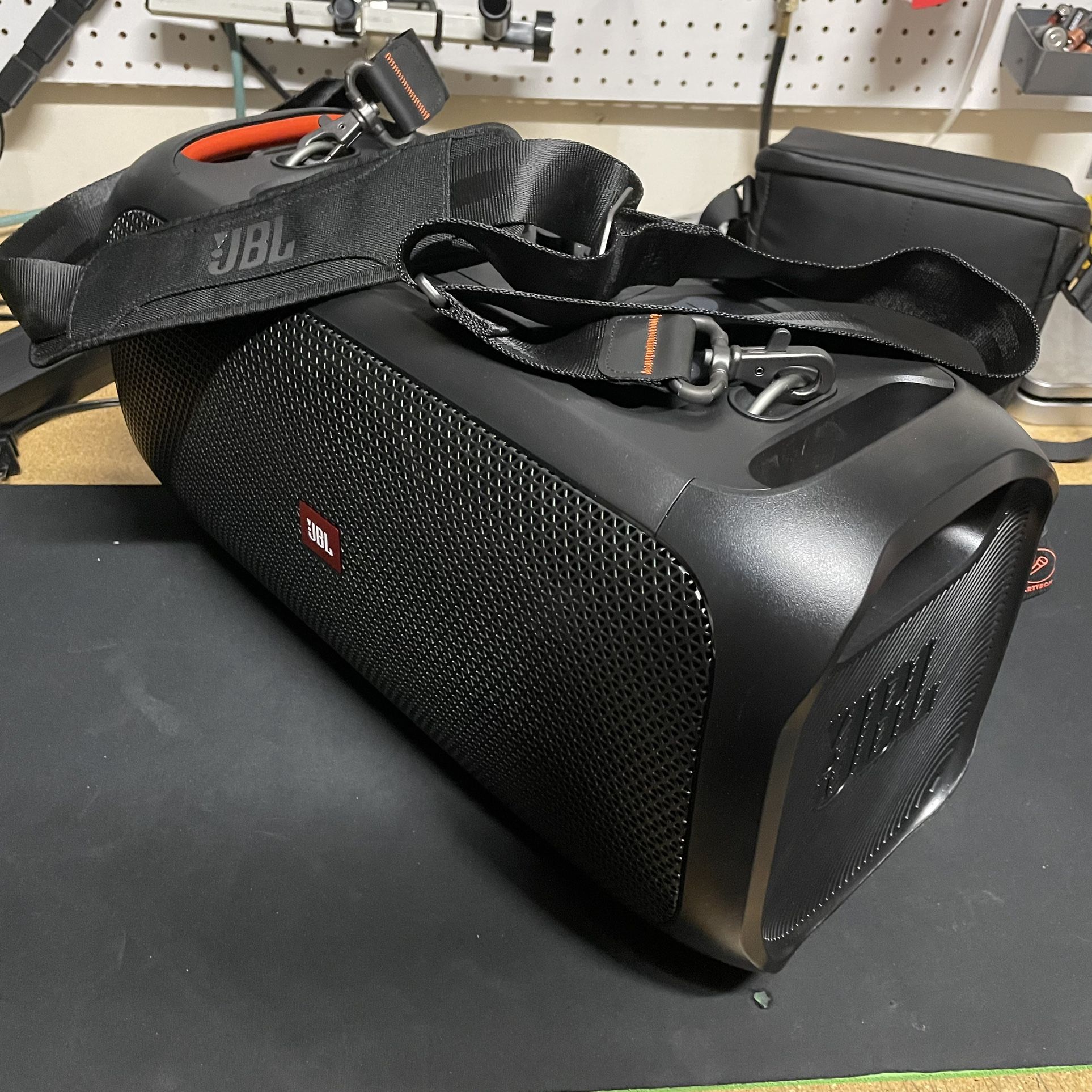 JBL PARTYBOX ON THE GO 