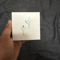 (AIRPOD GEN 4) (SEND TEXT FOR RECEIPT) Like New Send Best Offer If You Don’t Like This Price 