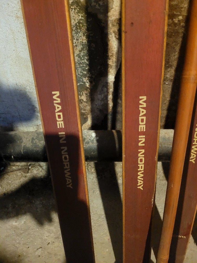 Lot Of 2 Skis Pacer From The 1970's