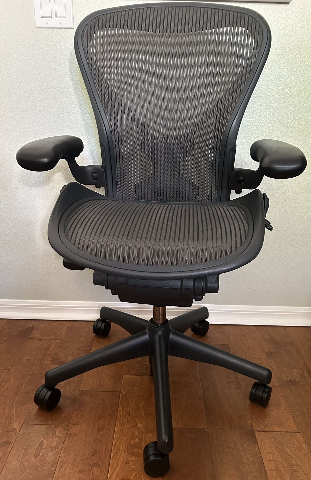 Herman Miller Aeron Chair, Highly Adjustable Posture Fit, Carbon, Size B