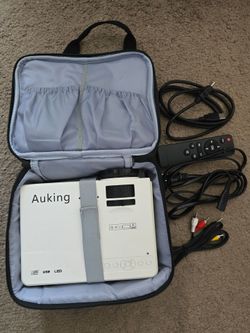Auking Mini Projector with Carrying Case