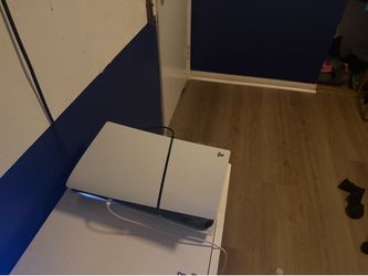 PLAYSTATION 5  Slim 1TB w/ DISC
