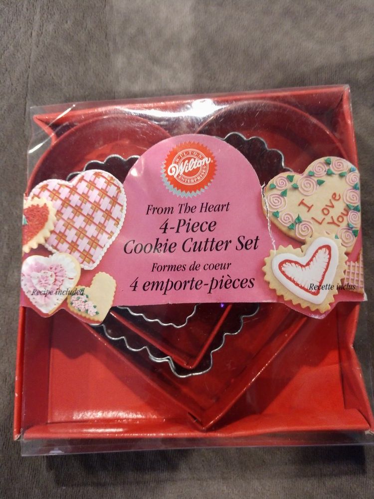 Wilton 4pc metal cookie cutters, nib