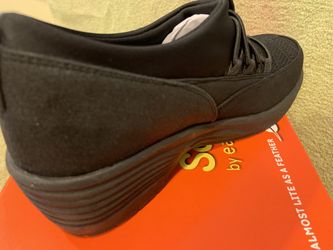 SoLite Black Shoe 6.5 Medium