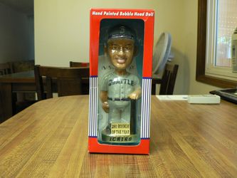 SEATTLE MARINERS ICHIRO BOBBLE HEAD DOLL