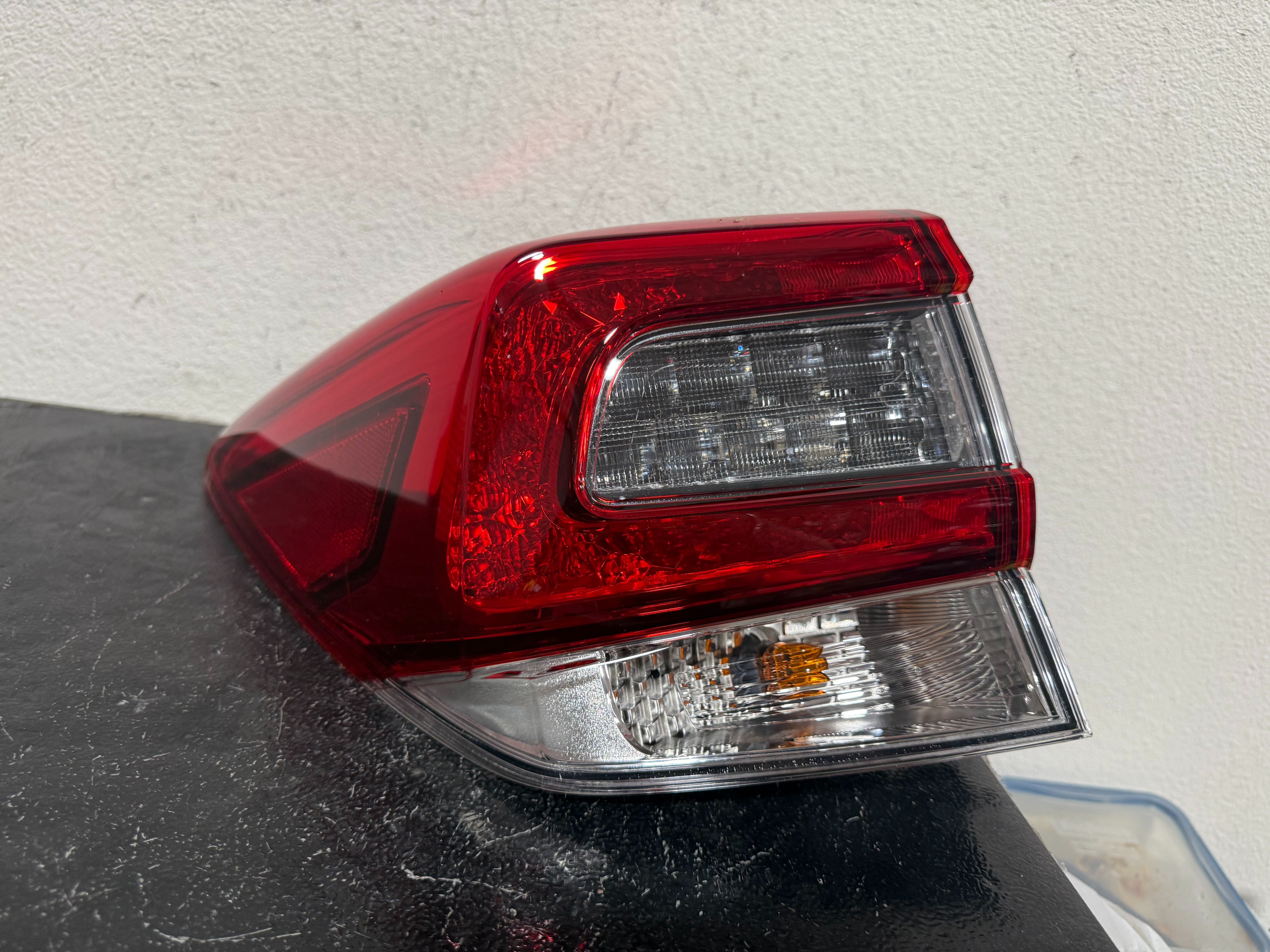 SUBARU CROSSTREK LEFT TAILLIGHT 2018
