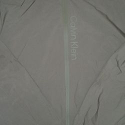 Men's Calvin Klein Windbreaker Hood Jacket  With Zip-up Closure 2 Zip-up Pockets LARGE  (Pre-loved) Great Condition 
