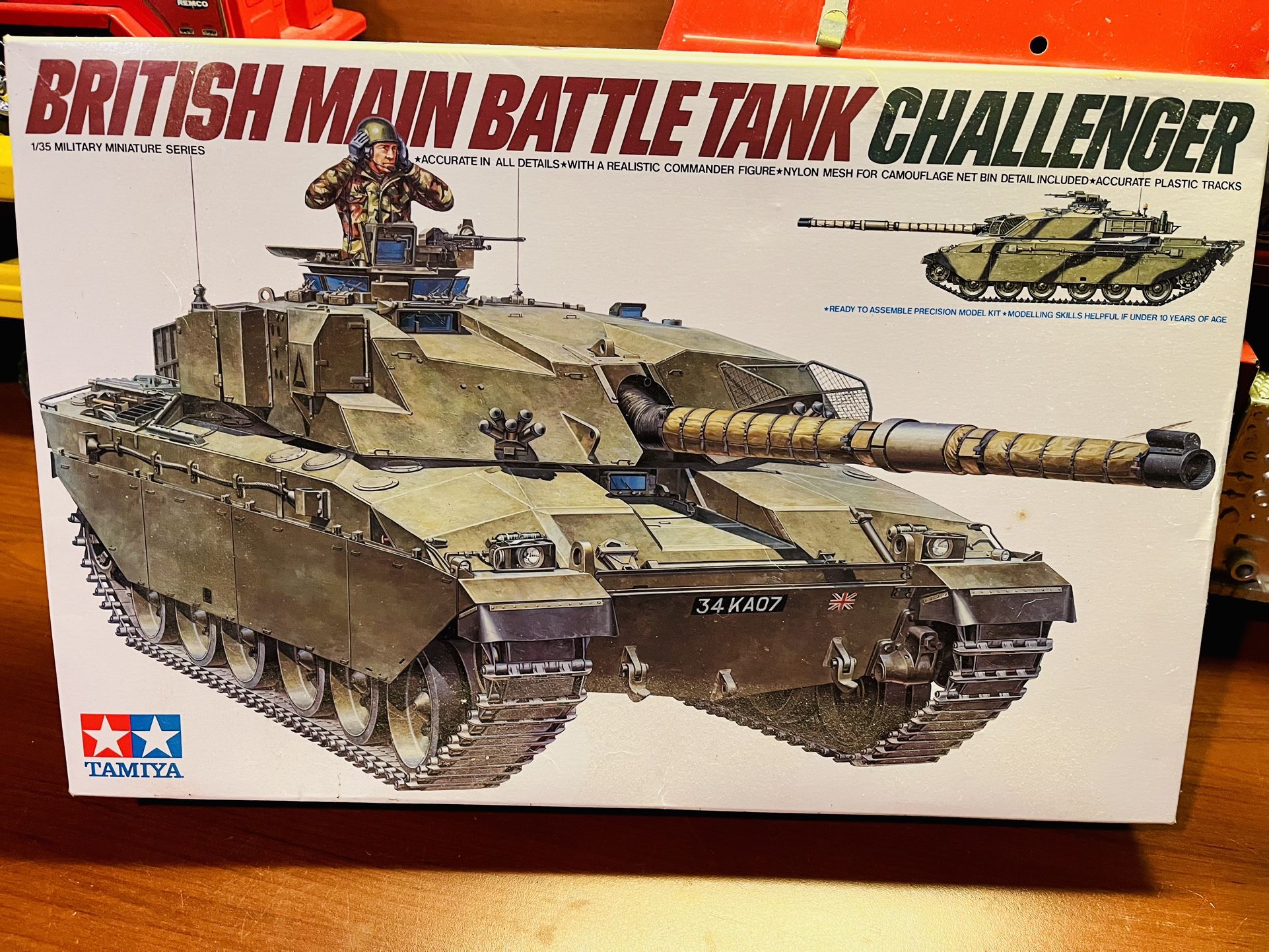 Vintage 1986 Tamiya British Main Battle Tank Challenger Model Kit