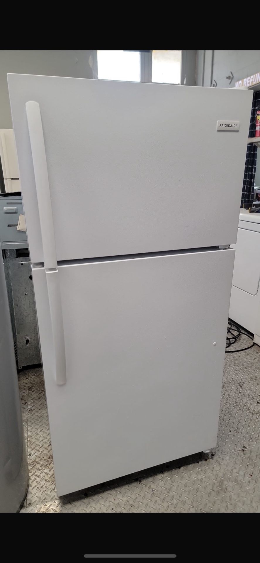 Frigidaire 28” White Top Freezer-Bottom Refrigerator