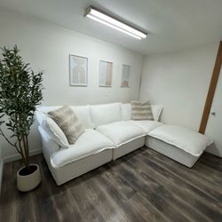 White Cloud Sectional (Brand new In Box) 