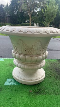 Resin planter urn