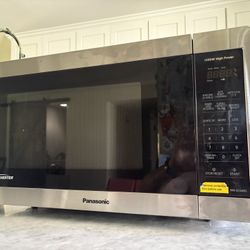 🔥 Panasonic Stainless Steel Microwave – Like New! 🔥