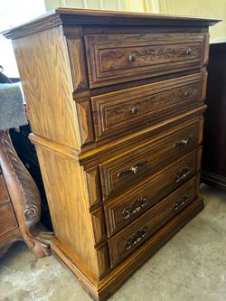 BEAUTIFUL DRESSER REAL WOOD IN GOOD CONDITION