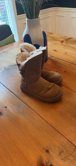Brown Kids Uggs Size 5