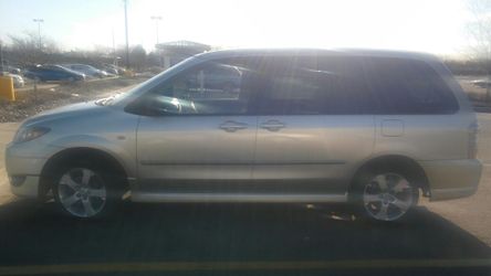 2004 Mazda MPV