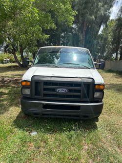 Van Ford E-250 year 2008