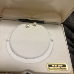 10k Gold Pearl Earrings 