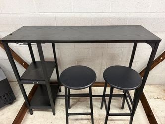 Small table (some defect! See pics  sold as is ) 📍$40
