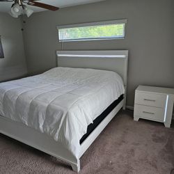 Ultra Modern Lighted King Bedroom Furniture Set