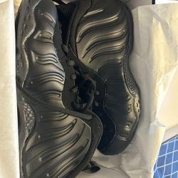 FOAMPOSITE ONE. BLACK ANTHRACITE.