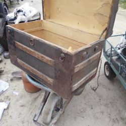 Vintage Trunk 